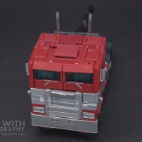 Optimus Prime Studio Series 38 Preview 07